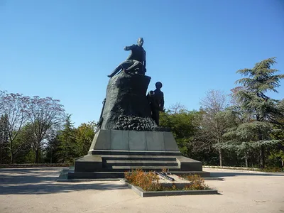 Памятник лётчикам 8-й воздушной армии на Малаховом кургане — путеводитель  по отдыху в Крыму