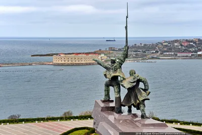 Трое с площади Карронад. Крапивинский Севастополь сегодня | Вслух.ru