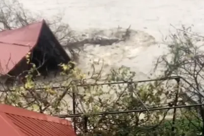 Воды реки Шахе в Сочи достигли критических отметок и смыли строение