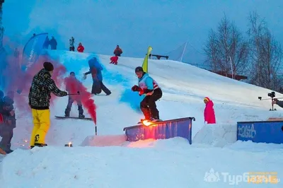 Горнолыжный спуск, спорт-парк Изгиб, Ярославль | Фотограф Алексей Королёв