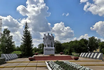 Файл:Шербакуль, памятник воинам Великой Отечественной войны.jpg —  Путеводитель Викигид Wikivoyage