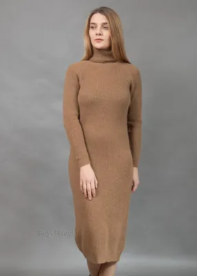 Шерстяное платье на фото в бежевых тонах