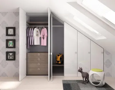 Шкаф для мансарды 200 фото | Bedroom loft, Attic closet, Slanted ceiling  closet