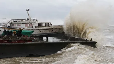 Из-за надвигающейся непогоды все пляжи в Сочи закрыты до конца дня 3  сентября, город готовится к ливню и урагану - Новости Сочи Sochinews.io