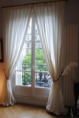 Интерьер спальни в французском стиле | French door curtains, French style  bedroom, Parisian room