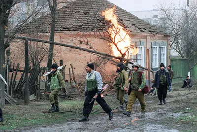 Мальчишкам 18-летним была поставлена задача войти в Грозный» 25 лет назад  началась первая чеченская война. Мы поговорили с участниками новогоднего  штурма чеченской столицы — Meduza