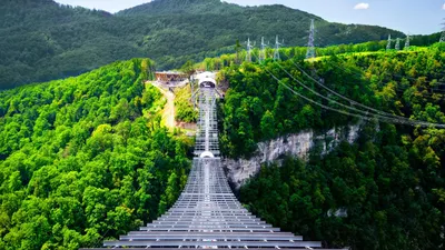 Sochi, Rusia - OCTUBRE 23, 2016: SKYPARK AJ Hackett Sochi Se Encuentra En  El Parque Nacional De Sochi. El Puente Colgante Más Largo Del Mundo Fotos,  retratos, imágenes y fotografía de archivo