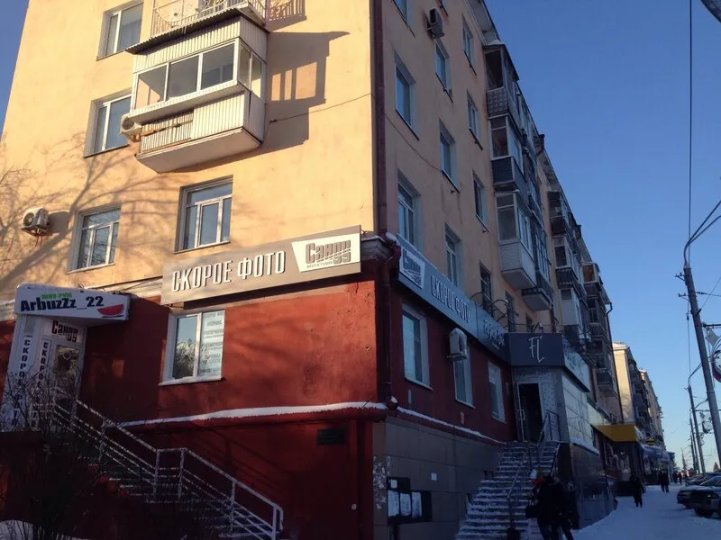 Чистки продолжаются. В Барнауле на проспекте Ленина сносят очередного послевоенного \"долгожителя\" Чистки продолжаются. В Барнауле на проспекте Ленина сносят очередного послевоенного \"долгожителя\"