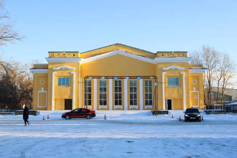Водитель на скорой помощи с включёнными проблесковыми маячками двигаясь по ул. Молодёжная в сторону проспекта Ленина.. | ВКонтакте Водитель на скорой помощи с включёнными проблесковыми маячками двигаясь по ул. Молодёжная в сторону проспекта Ленина.. | ВКонтакте