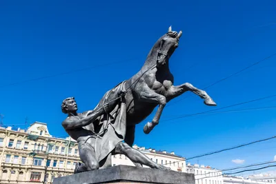 Памятник М. В. Ломоносову - Питерский двор