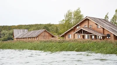 Отель на воде и база активного отдыха «Славянское подворье» Кременки  Ульяновская область: цены на проживание, отзывы туристов, адрес на карте и  контакты - снять жилье на сайте Турбаза.ру