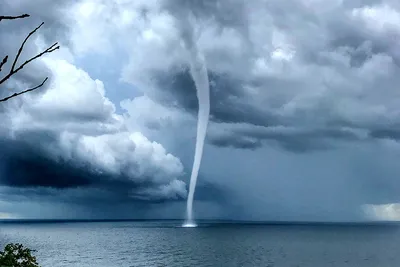 В Краснодарском крае появились смерчи в море - видео - 24 Канал