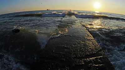 В Сочи смерч сошел с моря на берег - Новости Сочи