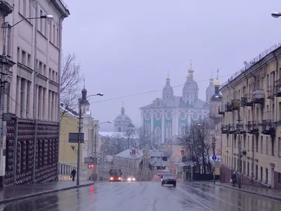 Москвич за МКАДом»: поездка в Смоленск — это патриотический гастротур в  2000-е - Москвич Mag