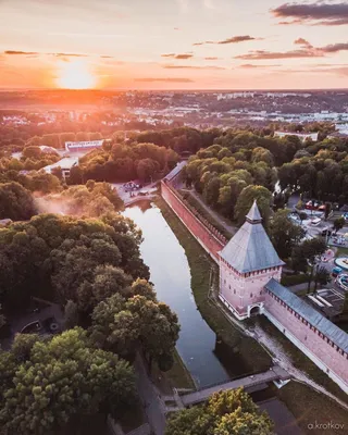 Motherland 💜 Smolensk - Sunset - Smolensk Kremlin (Смоленск, Крепостная  стена летом на закате) . . . . . . . #Madr… | Живописные фотографии,  Закаты, Красивые места