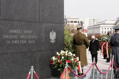 Катастрофа в Смоленске: Смоленская катастрофа: левое крыло самолета  Качиньского разрушил взрыв, - подкомиссия польского Минобороны « Новости |  Мобильная версия | Цензор.НЕТ