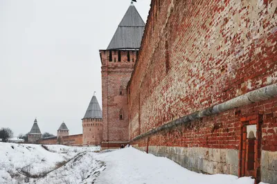 Смоленский кремль. Смоленск. Фотографии Смоленска. Башни Смоленского кремля.  Достопримечательности города. Путешествия по России. Туризм в Смоленске.  Туризм в Смоленске. Экскурсия по Смоленску. Турагенство в Смоленске на  Карте СПБ