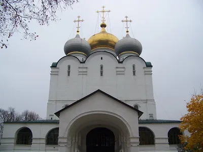 Смоленский Собор - Главный Храм Новодевичьего Монастыря. Вид С Колокольни.  Москва, Россия. Фотография, картинки, изображения и сток-фотография без  роялти. Image 38659349