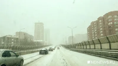 Екатеринбург завалило снегом. ГИБДД просит отказаться от поездок на  автомобилях (ФОТО, ВИДЕО) / 01 апреля 2022 | Екатеринбург, Новости дня  01.04.22 | © РИА Новый День