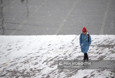 Остается ехать за рулем и плакать» — горожане пожаловались на снегопад в  Екатеринбурге