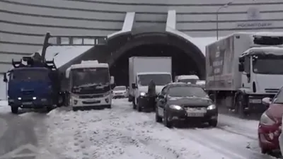 В Сочи прогнозируют сильный снег. Машинам на летней резине запретили въезд  в горы