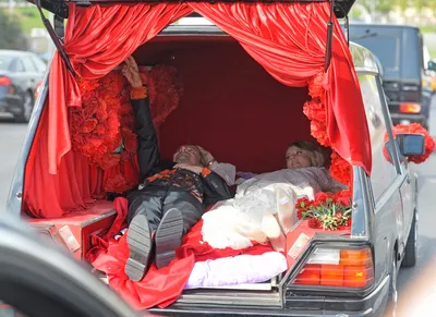 Фото Собчак в свадебном платье: красивое платье и прекрасная женщина