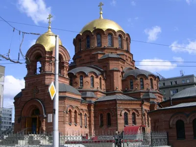 Собор Александра Невского, Новосибирск (Новосибирск, город), фотография.  фасады | Соборы, Город, Храмовая архитектура