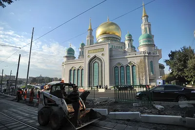 Обновленная Московская Соборная мечеть: мрамор привезли из Канады, люстры и  ковры - из Турции - KP.RU