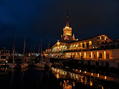 Центр Сочи - средоточие яркой жизни города, калейдоскоп эмоций и  впечатлений, а также отличное место для насыщенной