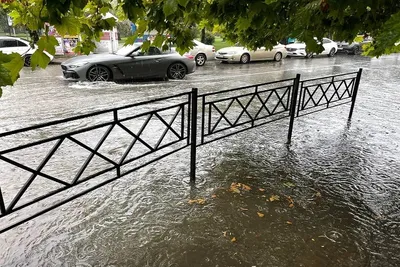 Залповый ливень в Сочи 18 июля 2022: мосты подтоплены, а на дорогах -  коллапс - KP.RU