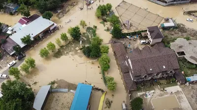 Ливни снова затопили Сочи, машины оказались под водой. Фото, видео ::  Autonews