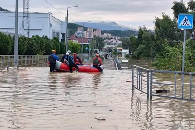 Жители Сочи рассказали о наводнении: «Первый этаж полностью затопило» - МК