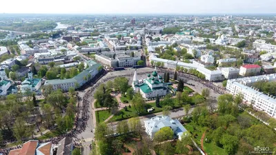 На центральной площади Ярославля жителям и гостям города показали новые  автобусы- Яррег - новости Ярославской области