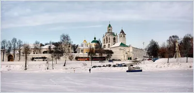 Ярославль Спасо-Преображенский монастырь Собор Преображения Господня  Церковь Феодора, Давида и Константина Ярославских Часовня Трифона, епископа  Ростовского Фотография