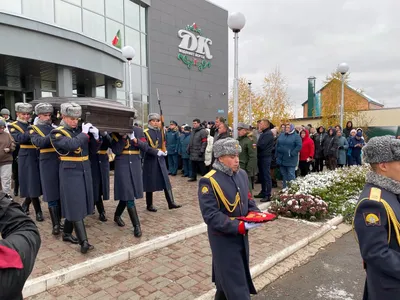 Родители кричали - верните наших детей!\" Как Казань переживает убийство  школьников - BBC News Русская служба