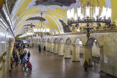 станция метро \"маяковская\" в москве. прекрасный пример сталинской  архитектуры и одна из самых известных станций метро Редакционное Стоковое  Фото - изображение насчитывающей старо, нутряно: 227744283