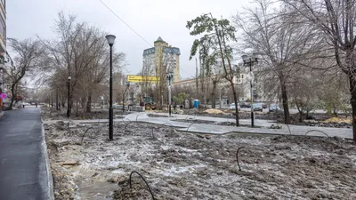 В Волгограде в педуниверситете поменяли старые небезопасные сталинские  двери на новый дверной современный блок