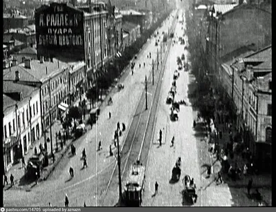 Зимняя улица, Москва, СССР, ездят …» — создано в Шедевруме