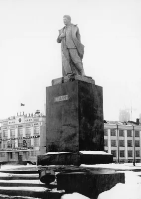 Монумент Сталину на площади Побед. 1936 год. - Старый город. Старый  Новокузнецк - Веб студия Treon.ru