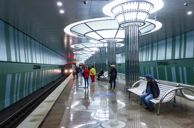 File:Strelka metro station in Nizhny Novgorod (train comes in).jpg -  Wikipedia