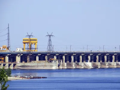 Сброс воды на Волжской ГЭС сняли с высоты птичьего полета