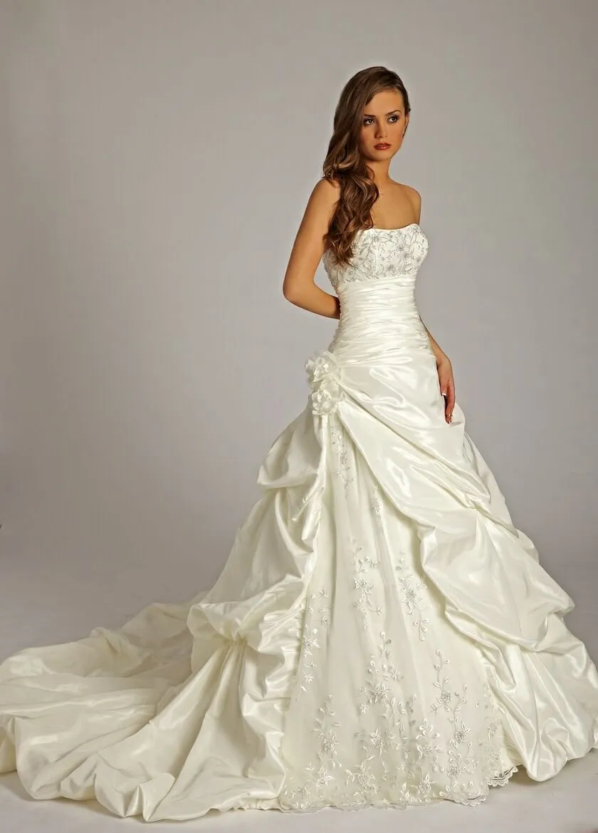 Недорогие свадебные платья каталог. Свадебные платья. Красивые Свадебные платья. Шикарные Свадебные платья. Подвенечное платье.