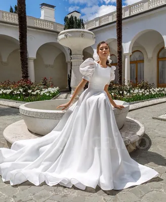 Свадебное платье с ажурной отделкой Naviblue Bridal Devis 14438 | Купить свадебное  платье в салоне Валенсия (Москва)