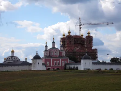 В Брянске сняли на фото красочные пейзажи возле Свенского монастыря