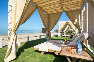 Люкс с террасой и видом на море - Swissotel Resort Sochi Kamelia -  Swissôtel Hotels And Resorts