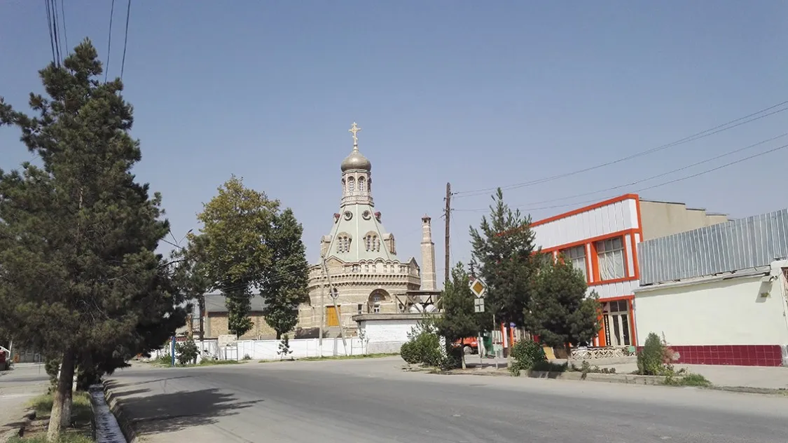 Сколько храмов в таджикистане. Таджикистан Курган-Тюбе (Бохтар). Бохтар Курган Тюбе. Православный храм Курган-Тюбе Бохтар. На Таджикистан Курган Тюбе Церковь.