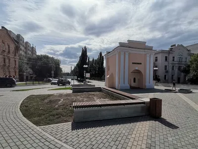 Фото: Тарские ворота, достопримечательность, Омск, Спартаковская улица —  Яндекс Карты