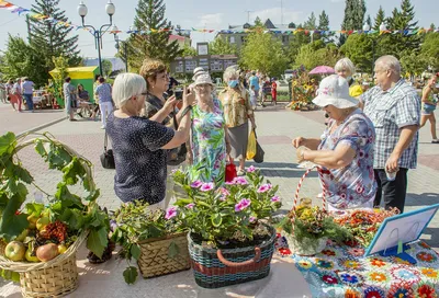 В художественном отделе краеведческого музея р.п.Таврическое прошла  традиционная выставка «Таврическая палитра».