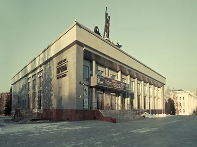 Яркая точка Яркая точка. Фотографии самых красивых уголков современного  Барнаула. Площадь Сахарова. Виртуальная прогулка по городу