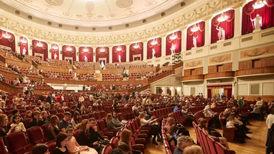 Фото «Нижегородский государственный академический театр оперы и балета  им.А.С.Пушкина» из фотогалереи «Путешествие по России: нижегородские  прогулки...» Россия , Нижний Новгород #2816123